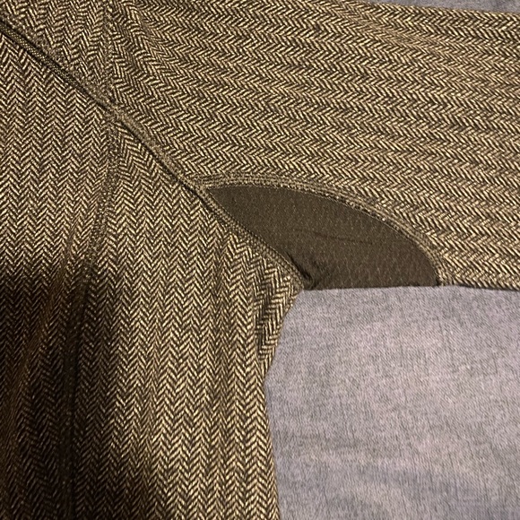 Lululemon Gray base runner 1/2 zip - Picture 4 of 6